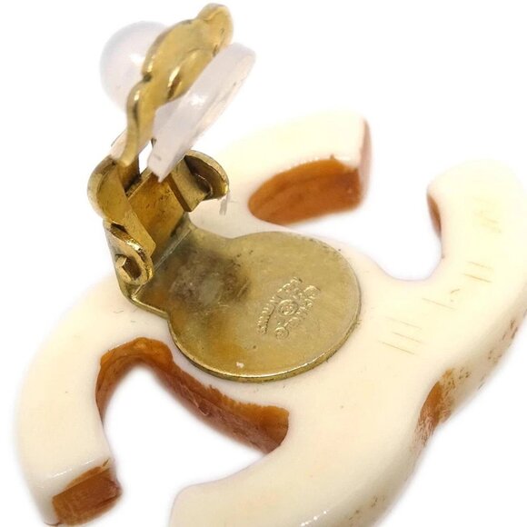Chanel CC Earrings Clip-On White Acrylic 01P - Picture 4 of 4
